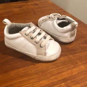 Baby gap classic sneaker lace up crib shoe
